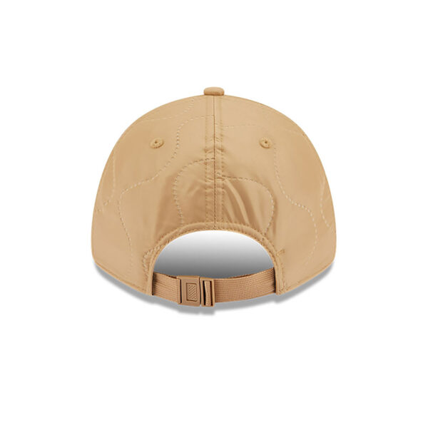 ⁦ניו ארה כובע לוס אנג'לס דודג'רס – NEW ERA LA Dodgers MLB Quilted Beige 9FORTY Adjustable Cap⁩ – תמונה ⁦3⁩